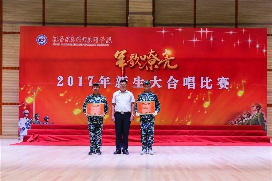 腊月十五,济南大明湖畔圆月映照佳节氛围